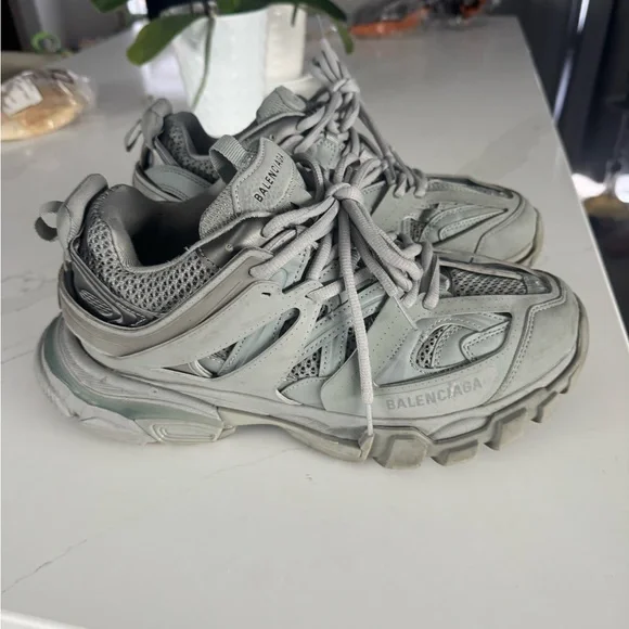 Balenciaga - Picture 3 of 4